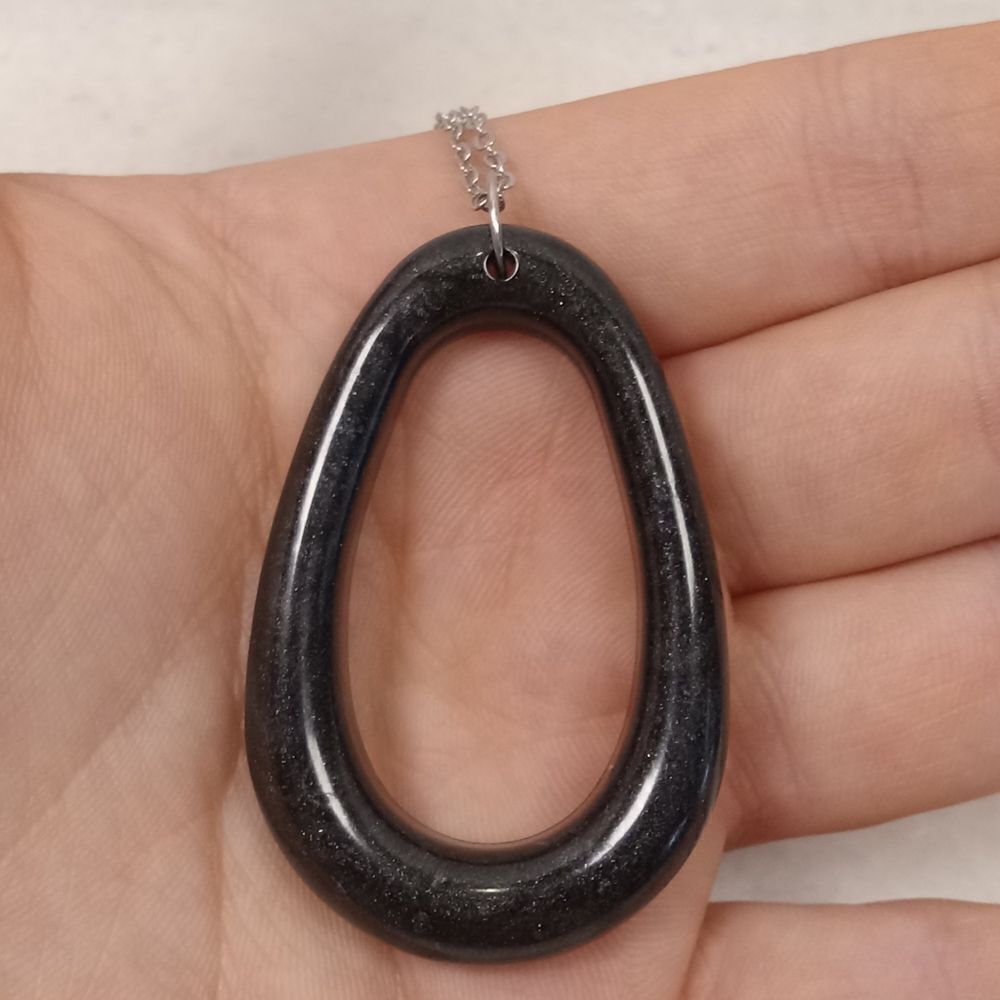 CLEARANCE Black oval resin pendant necklace - Picture 5 of 6
